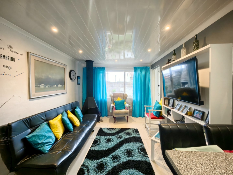4 Bedroom Property for Sale in Lavender Hill Western Cape
